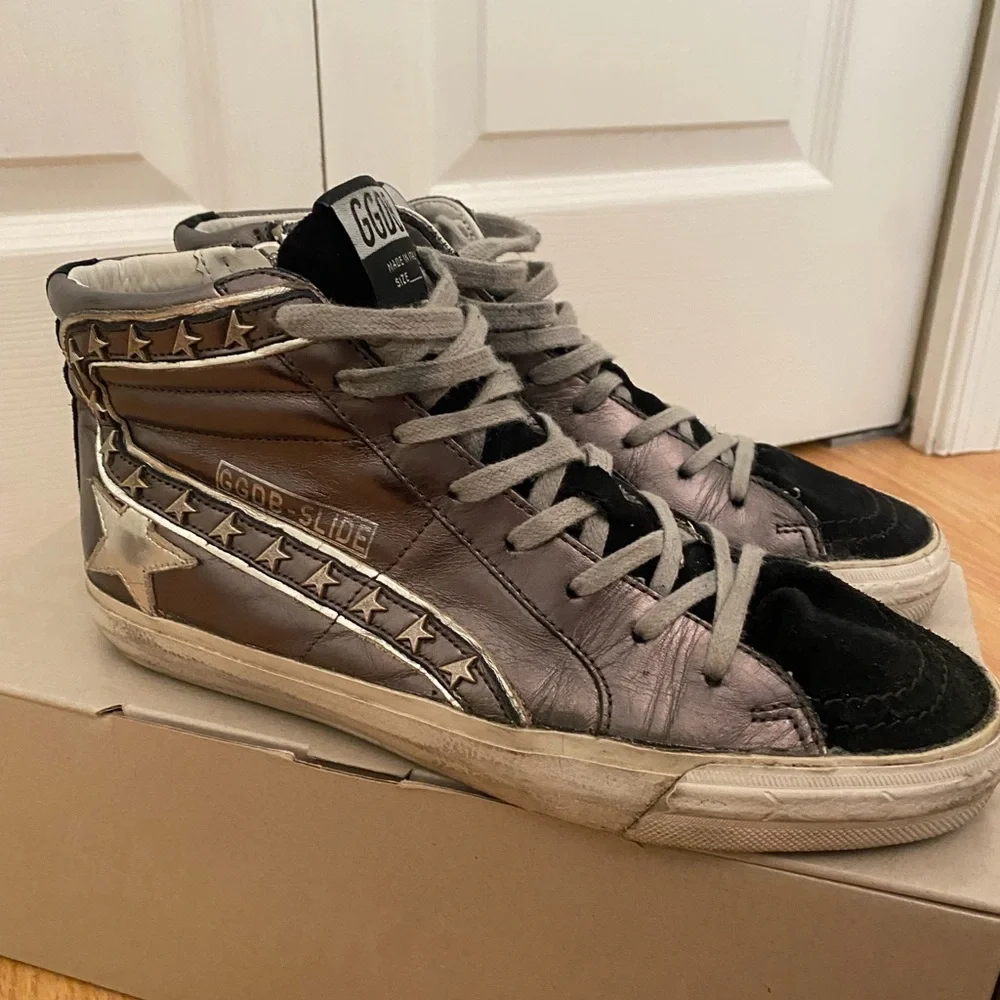 Golden Goose Gray and Black Slide Classic Sneakers - Picture 4 of 9